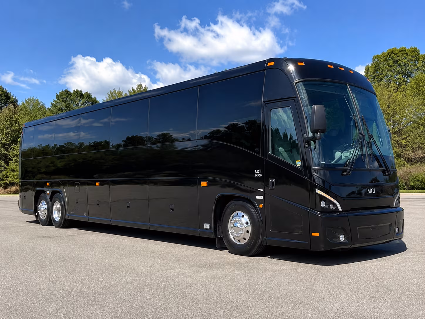 charter bus shuttles between msp airport and bloomington government hotel blocks