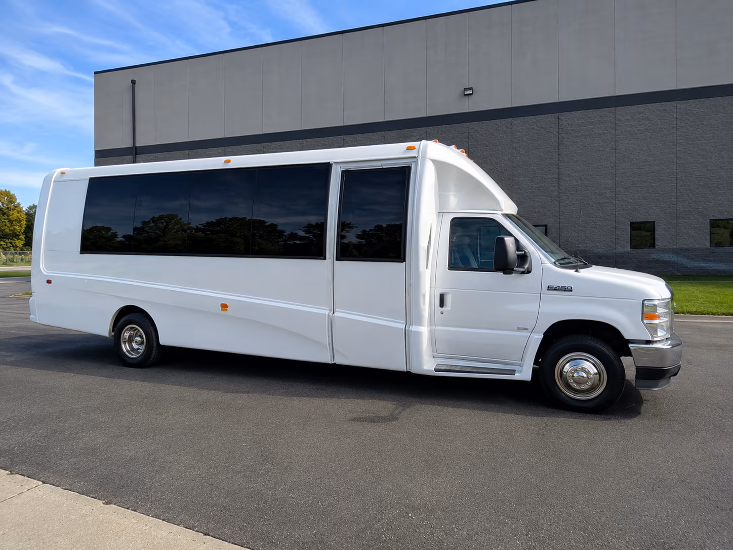 minibus rentals for intimate bloomington wedding parties