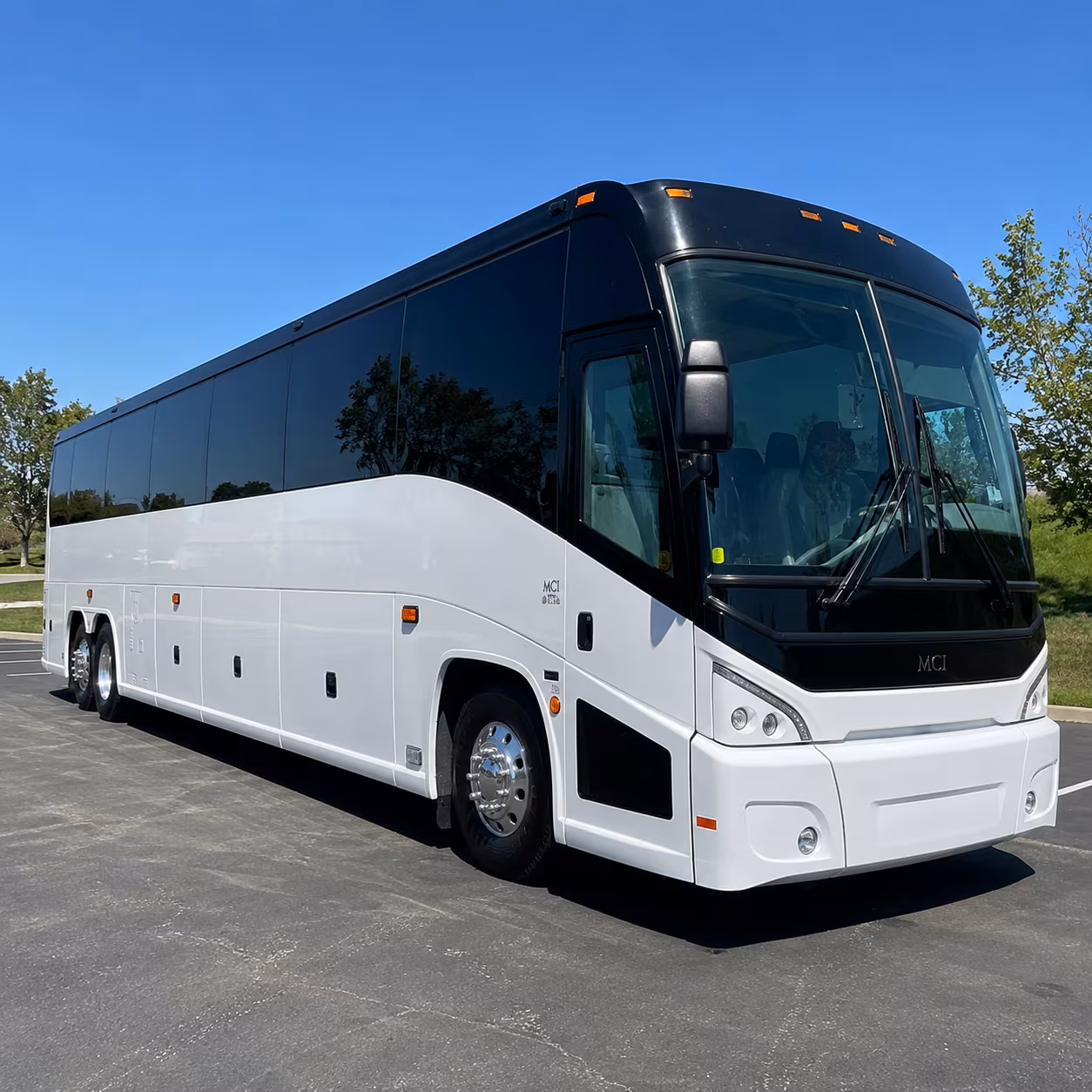we help you compare buses for every bloomington hotel to airport run